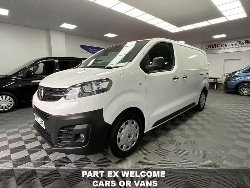 Used Vauxhall Vivaro S 100 HP (73 kW) 2022 White MPV