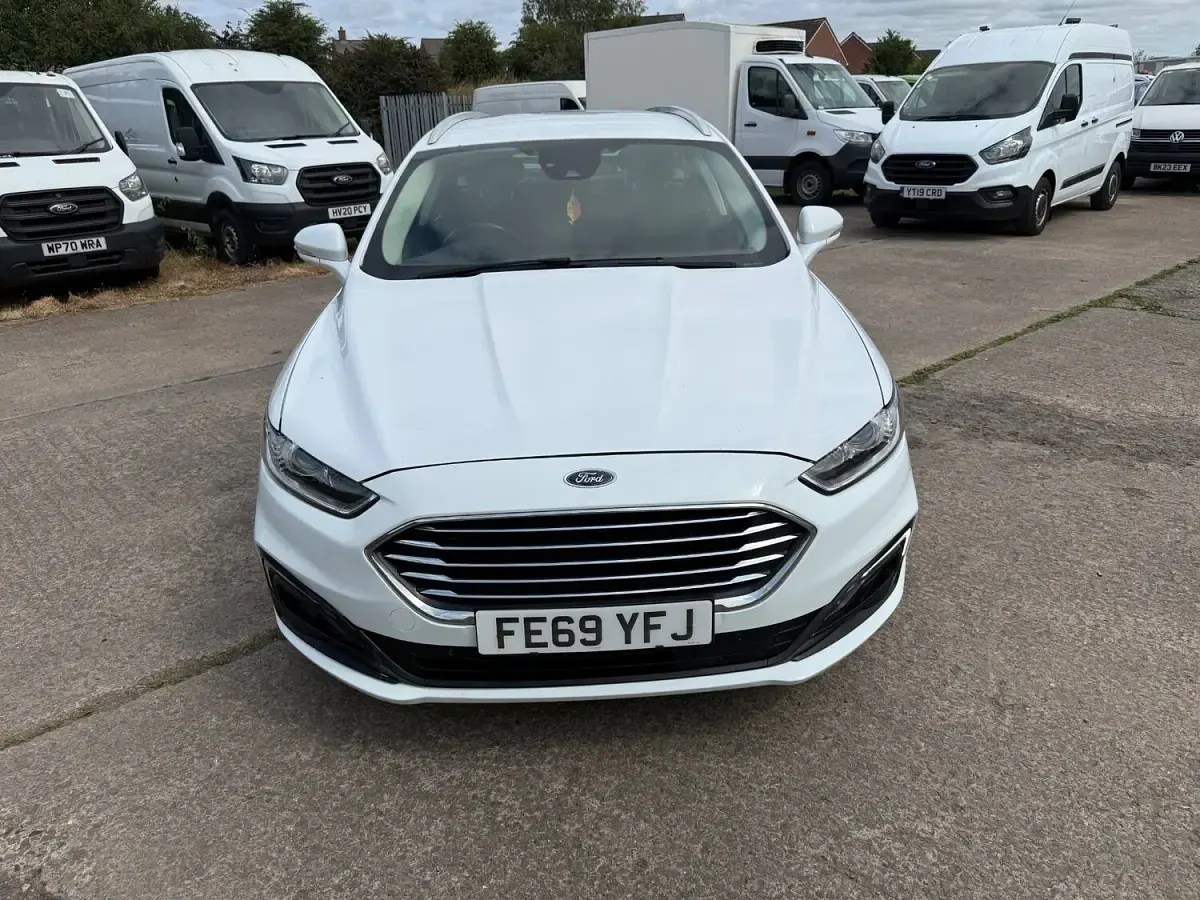 Used Ford Mondeo Zetec 150 HP (110 kW) 2019 White Estate
