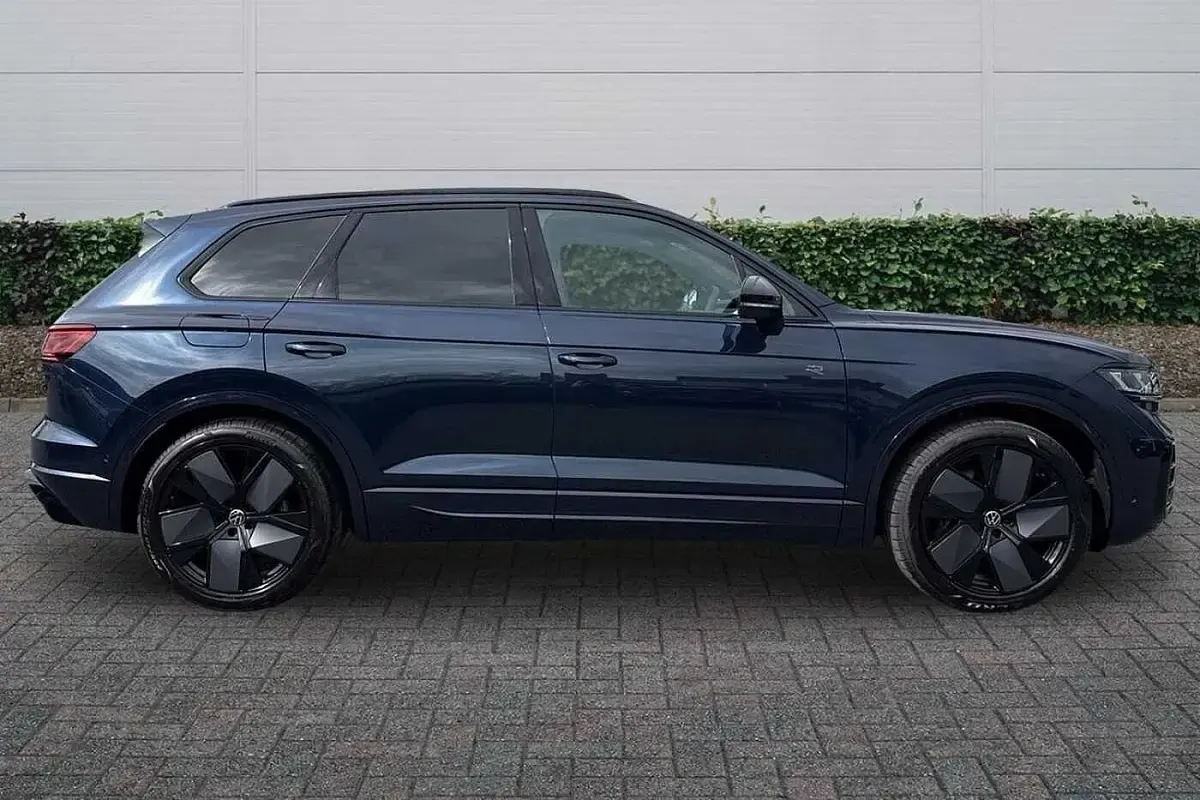New VW Touareg Black Edition 286 HP (210 kW) 2026 Meloe blue SUV