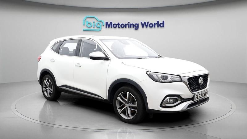 White Used 2022 MG HS Excite SUV | £13,450 (Good price) - Image 1/4