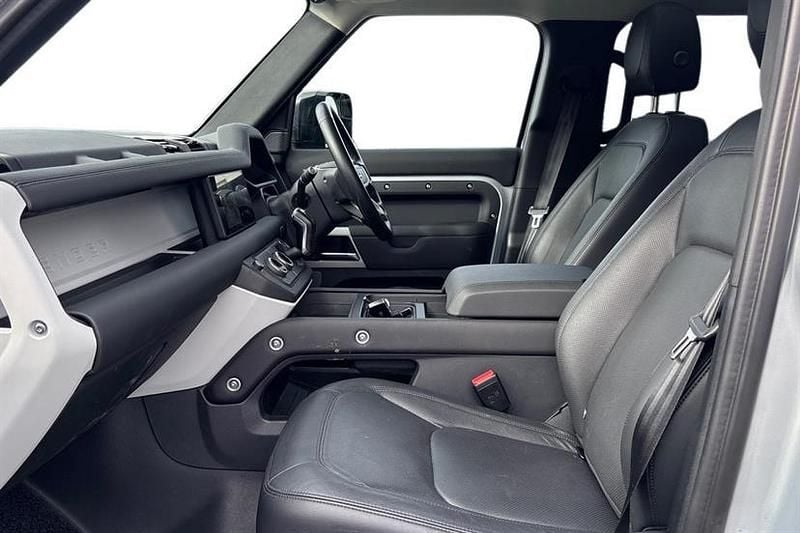 Used Land Rover Defender 249 HP (183 kW) 2024 Hakuba silver SUV