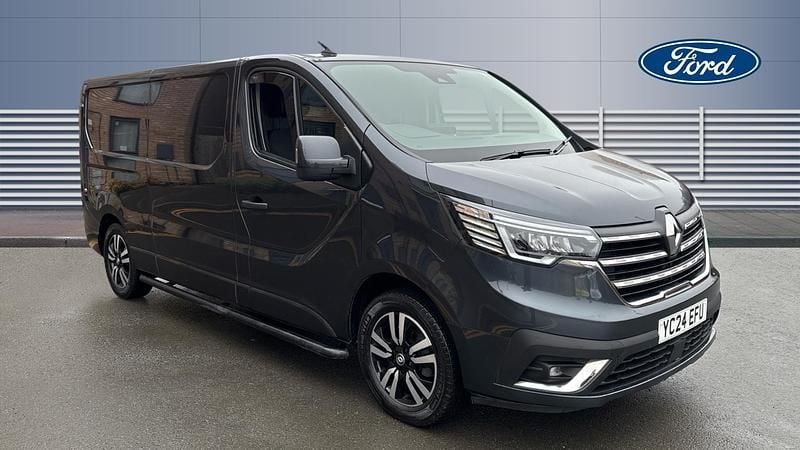 Used 2024 Renault Trafic MPV | £20,995 (Super price) - Image 1/3