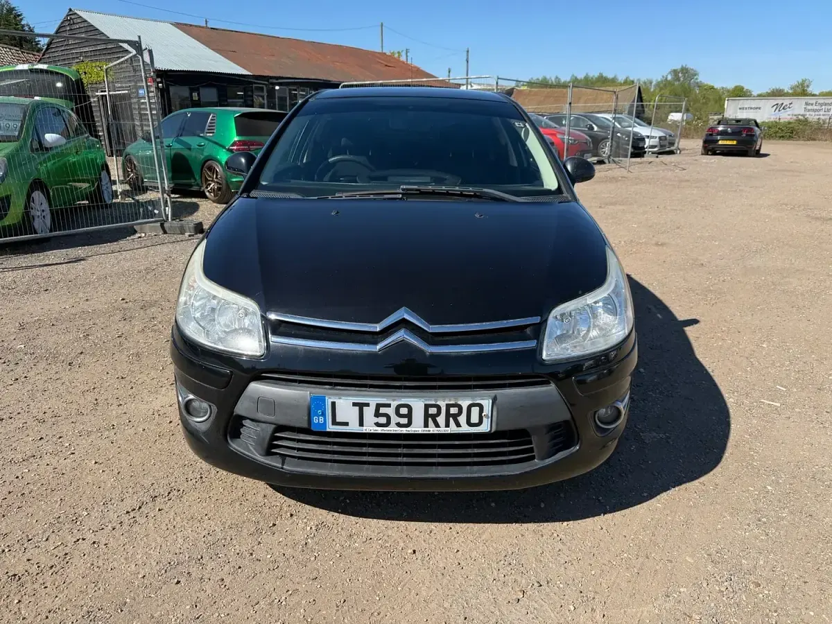 Begagnad Citroën C4 VTR Sport 110 HK (80 kW) 2009 Svart Halvkombi