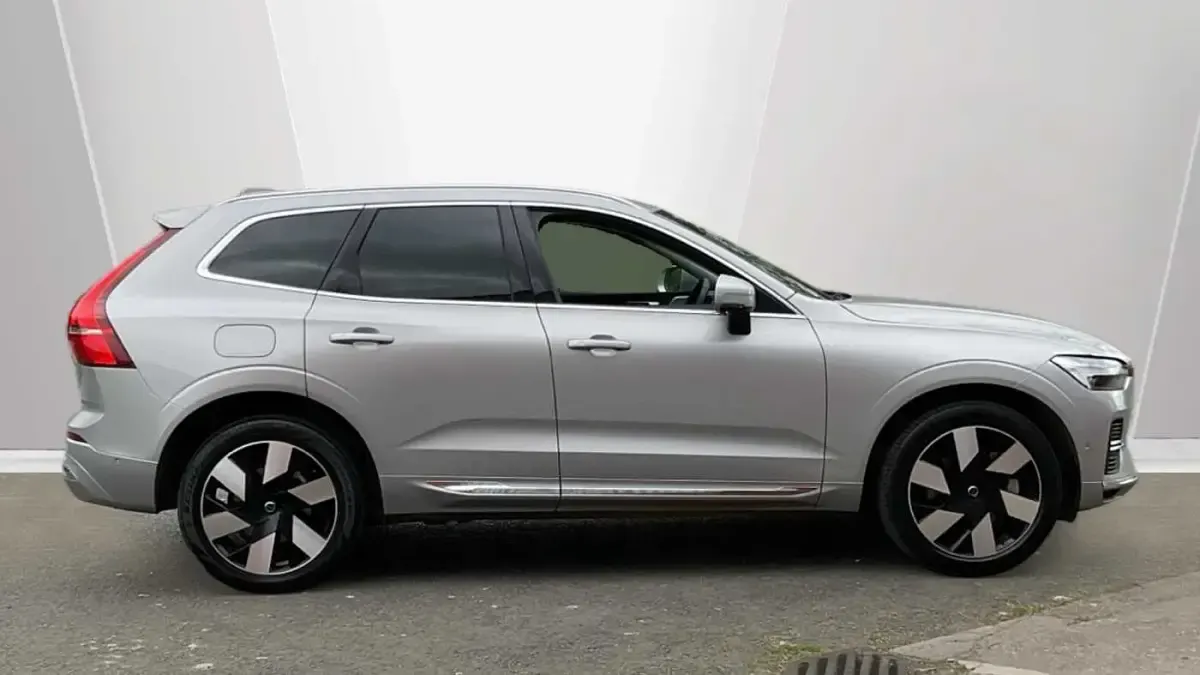 Used Volvo XC60 Ultra 449 HP (330 kW) 2025 Silver SUV