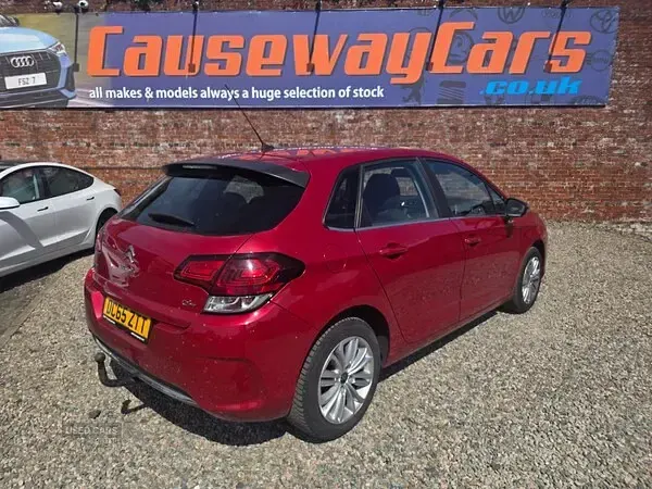 Used Citroën C4 Flair 120 HP (88 kW) 2016 Red Hatchback