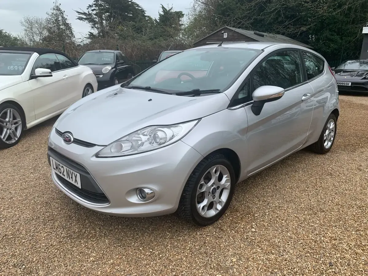 Used Ford Fiesta Zetec 82 HP (60 kW) 2012 Silver Hatchback