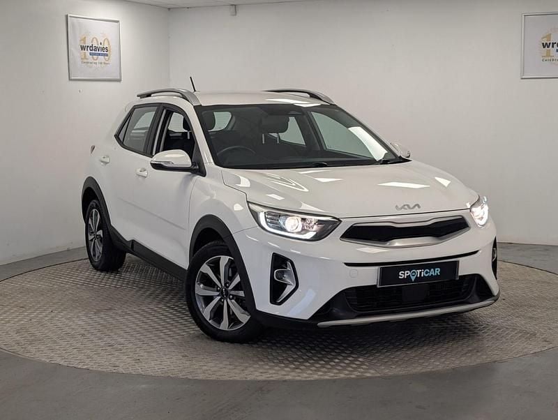 White Used 2021 Kia Stonic SUV | £14,269 (Good price) - Image 1/4