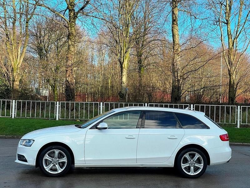 Used Audi A4 Advanced 2012 White Estate