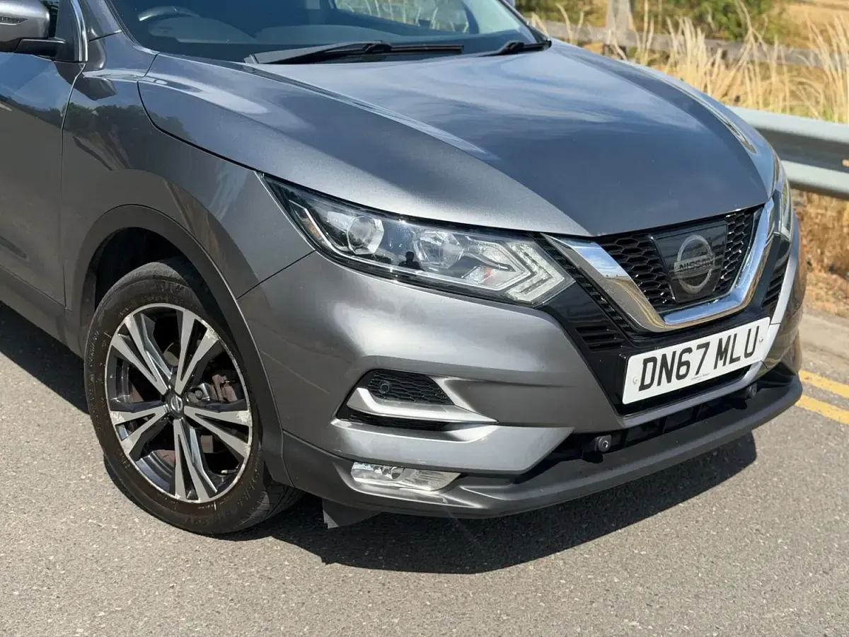 Used Nissan Qashqai N-Connecta 110 HP (80 kW) 2017 Grey SUV