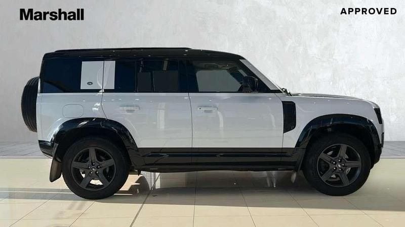 Used Land Rover Defender SE Dynamic 249 HP (183 kW) 2024 Fuji white SUV