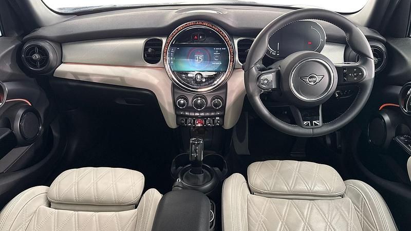 Begagnad Mini Cooper Exclusive 134 HK (98 kW) 2023 Svart Halvkombi