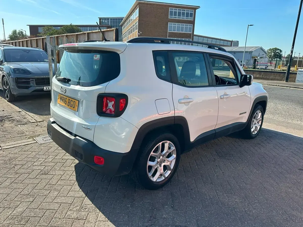 Used Jeep Renegade Longitude 140 HP (102 kW) 2016 White SUV