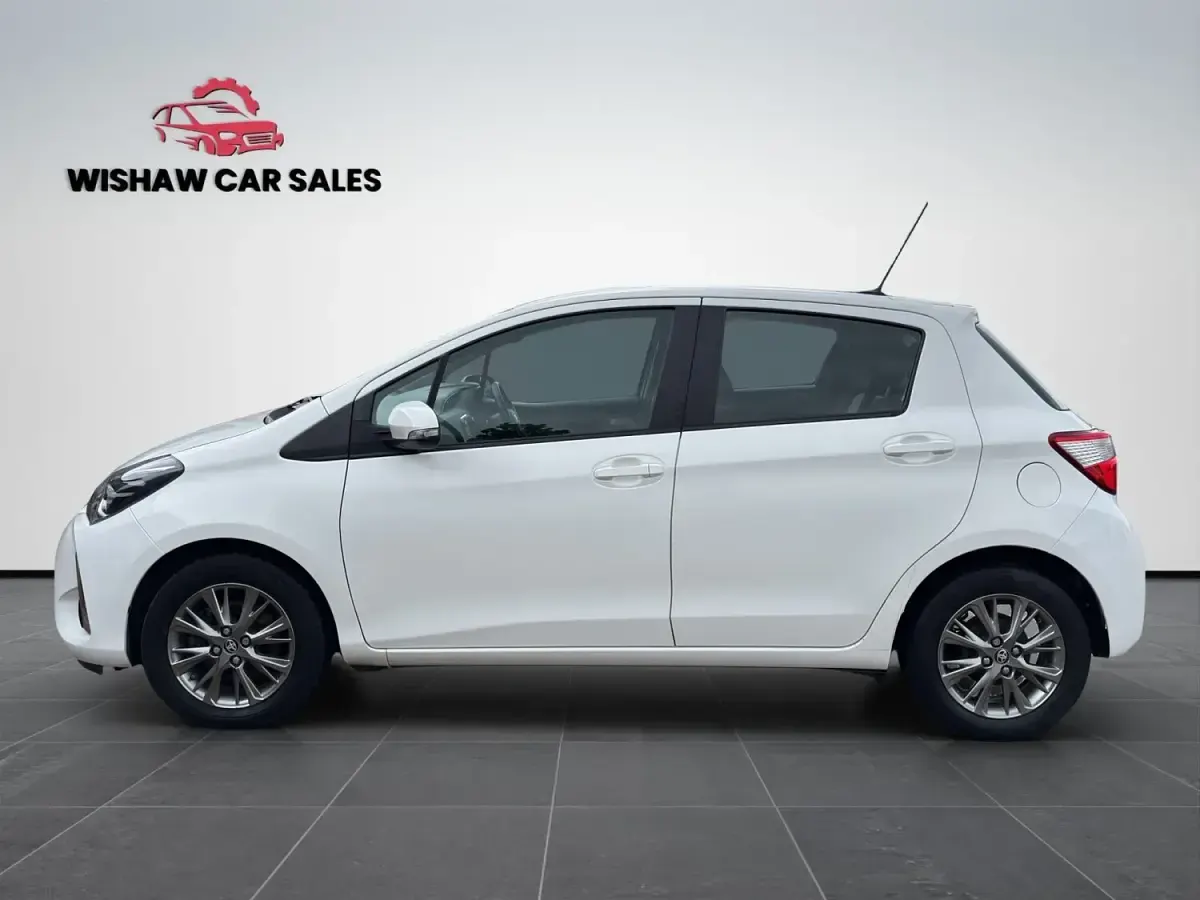 Used Toyota Yaris 109 HP (80 kW) 2019 White Hatchback