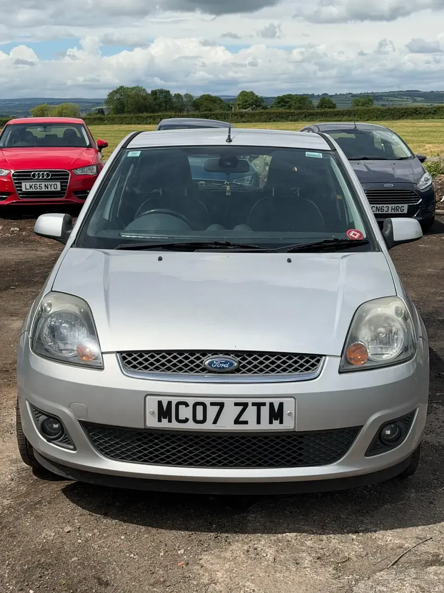 Used Ford Fiesta Ghia 80 HP (58 kW) 2007 Silver Hatchback