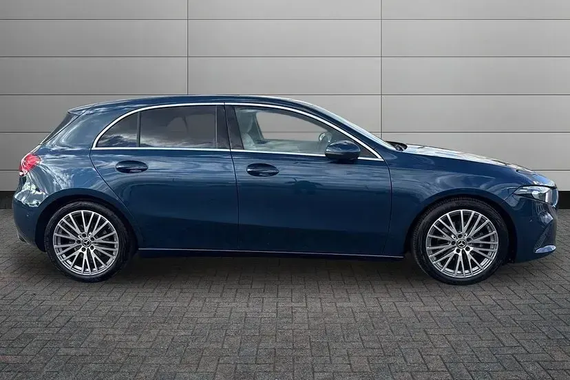 Used Mercedes A180 Executive 134 HP (98 kW) 2022 Blue Hatchback