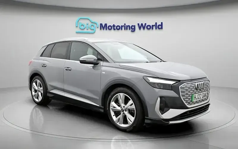 Begagnad Audi Q4 e-tron S-Line 150 kW (204 HK) 2022 Grå SUV
