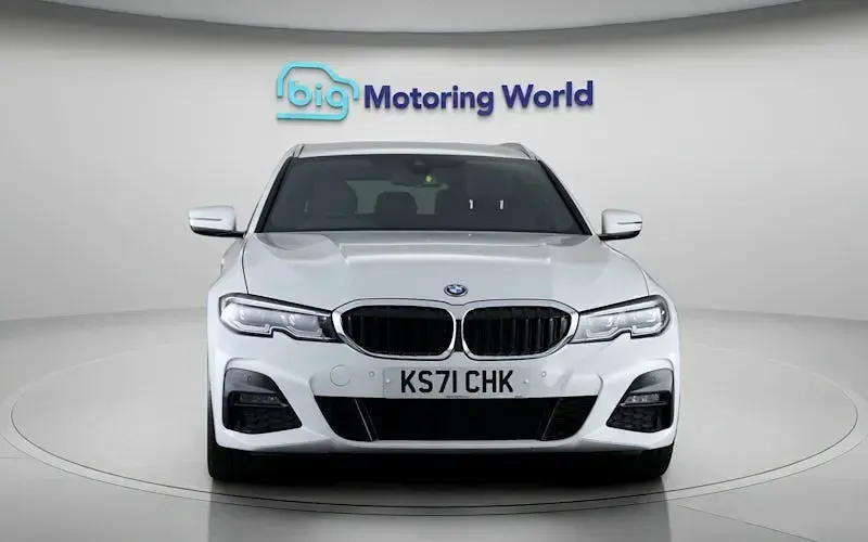 Used BMW 330e M Sport 292 HP (214 kW) 2022 White Estate
