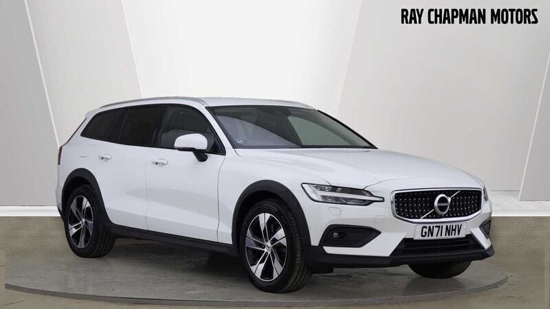 White Used 2022 Volvo V60 CC Estate | £30,790 (Fair price) - Image 1/3