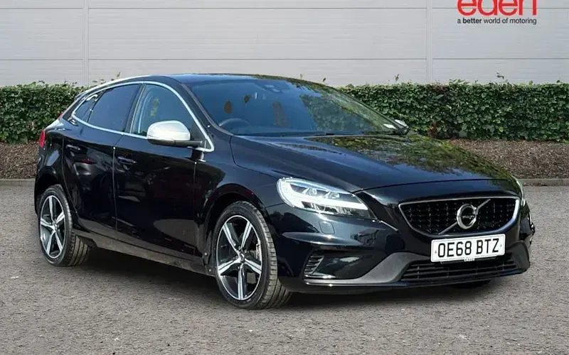 Used Volvo V40 R-Design 122 HP (89 kW) 2018 Hatchback