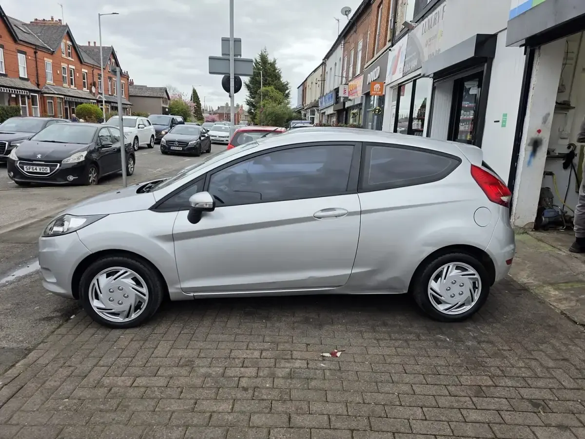 Used Ford Fiesta Style 96 HP (70 kW) 2009 Silver Hatchback