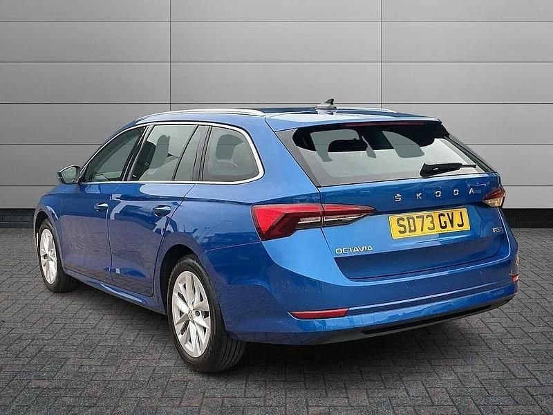 Usado Skoda Octavia SE L 110 CV (80 kW) 2024 Azul Familiar