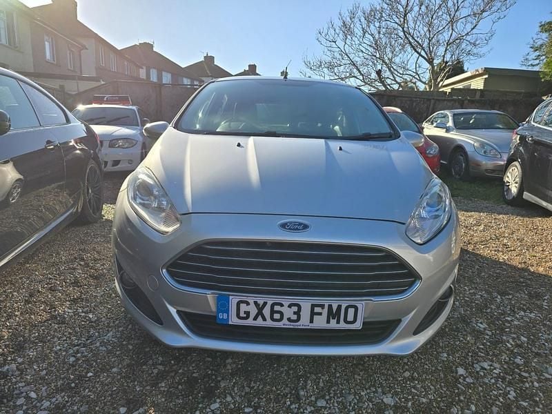 Used Ford Fiesta Zetec 105 HP (77 kW) 2013 Silver Hatchback