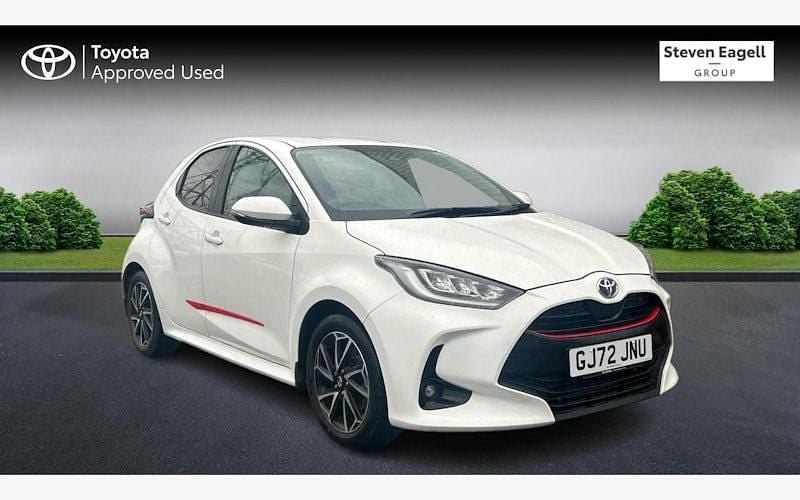 Used 2025 Toyota Yaris Hybrid Design Hatchback | £18,085 (Good price) - Image 1/3