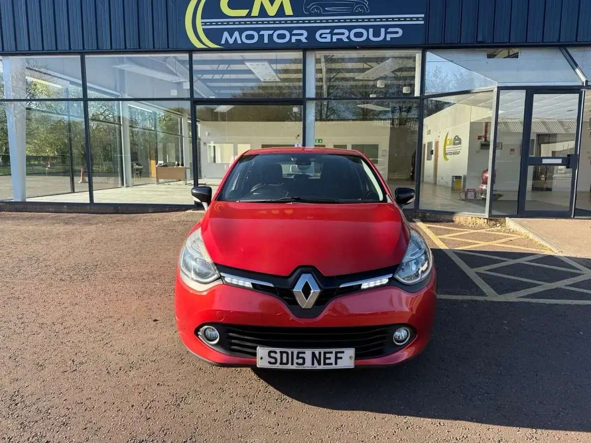 Used Renault Clio IV Dynamique 90 HP (66 kW) 2015 Red Hatchback