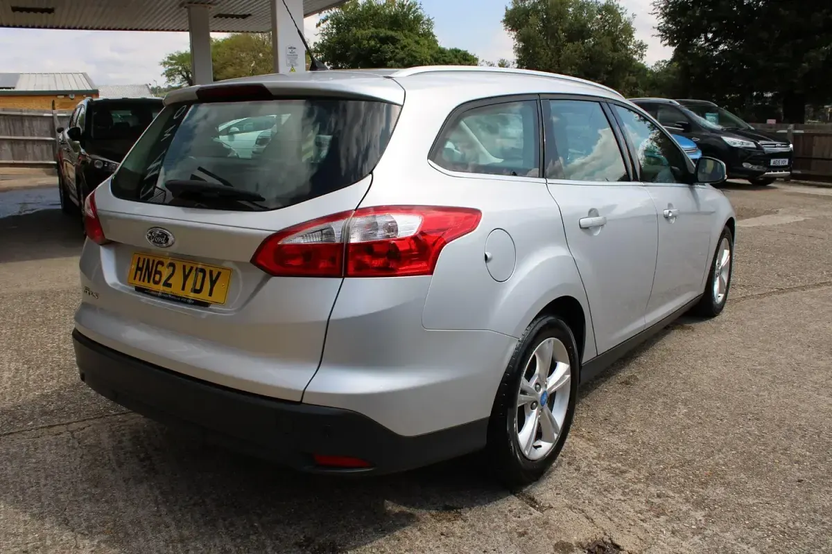 Used Ford Focus Zetec 125 HP (91 kW) 2012 Silver Estate