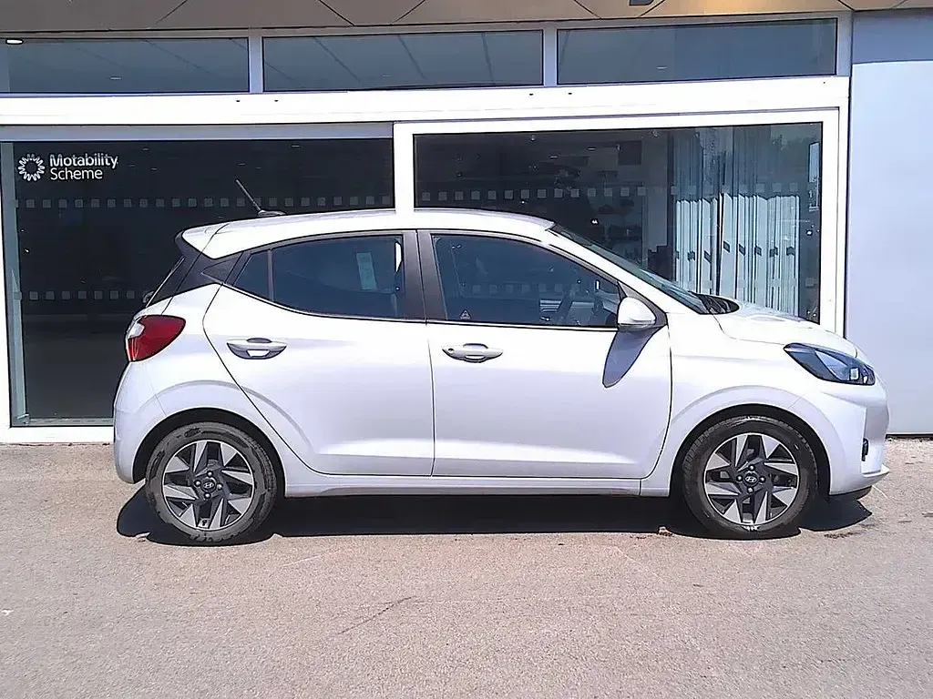 Usado Hyundai i10 Advanced 2024 Gris Utilitario