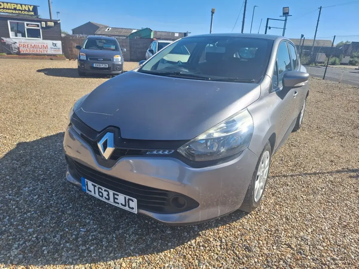 Usado Renault Clio IV Expression 75 HP (55 kW) 2013 Cinzento Citadino