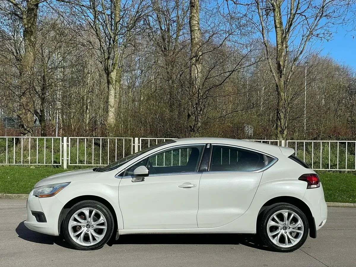 Used Citroën DS4 115 HP (84 kW) 2013 White Hatchback