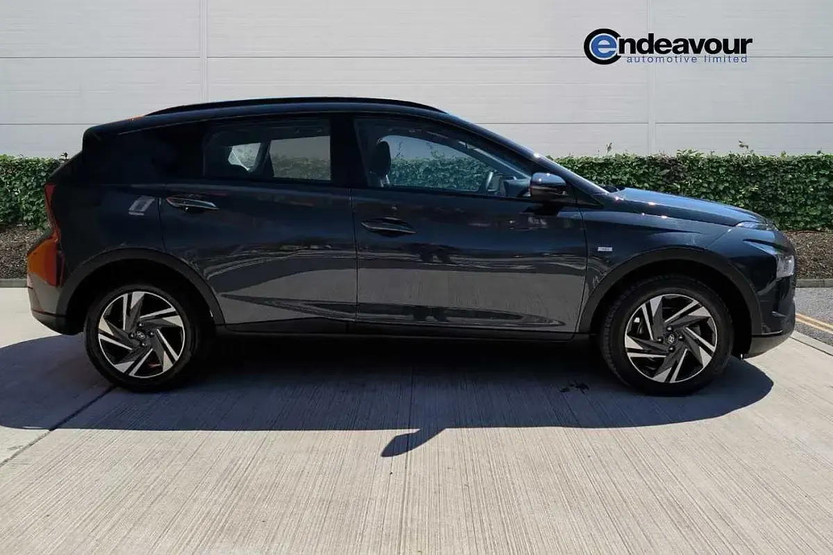 Begagnad Hyundai Bayon SE 2023 Grå SUV