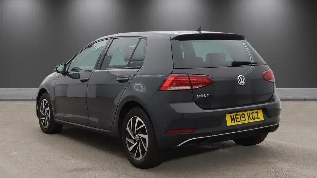 Usado VW Golf VII Match 150 HP (110 kW) 2019 Cinzento Citadino