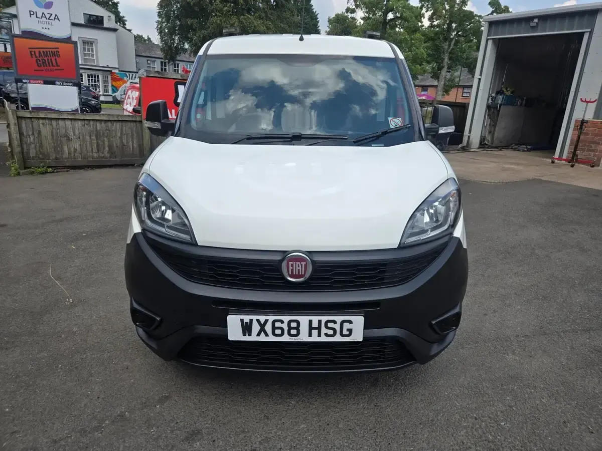 Used Fiat Doblò 95 HP (69 kW) 2018 White MPV
