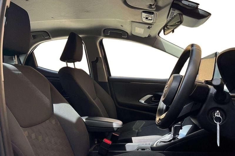 Begagnad Mazda 2 Center-Line 2025 Svart Halvkombi