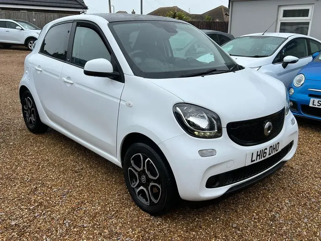 Used Smart ForFour Premium 71 HP (52 kW) 2016 White Hatchback