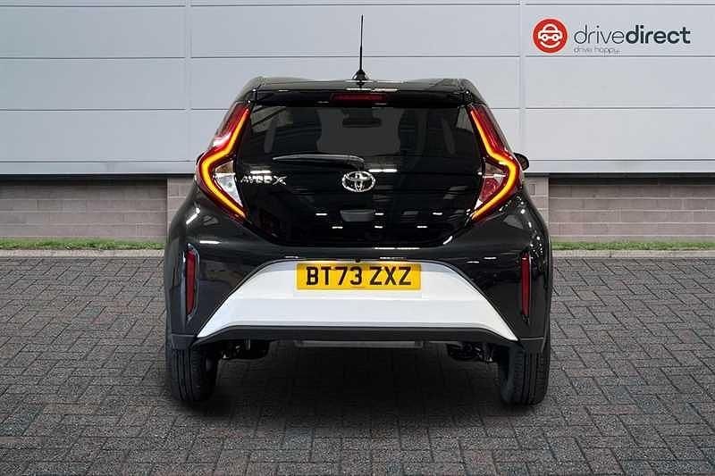 Used Toyota Aygo X 72 HP (52 kW) 2023 White SUV