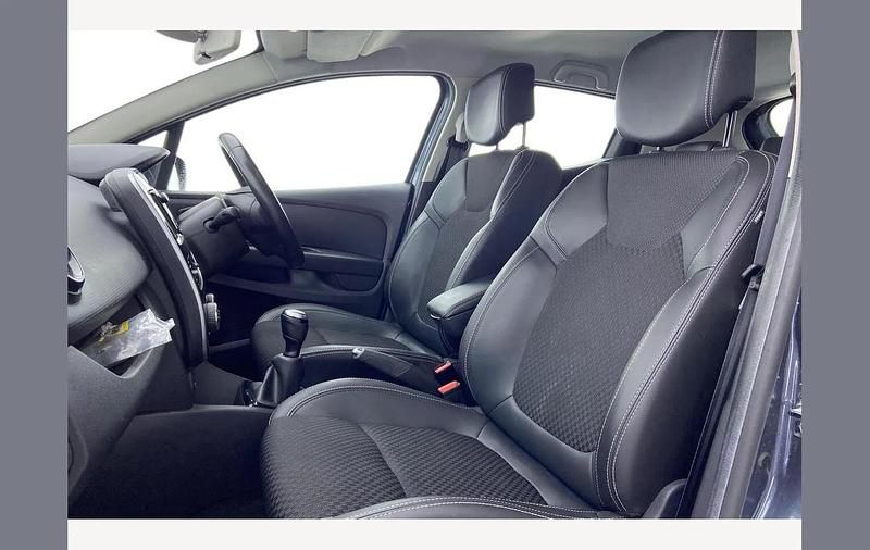 Used Renault Clio IV Dynamique 90 HP (66 kW) 2017 Grey Hatchback