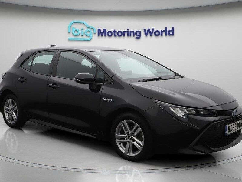 Black Used 2019 Toyota Corolla Hatchback | £14,100 (Fair price) - Image 1/4