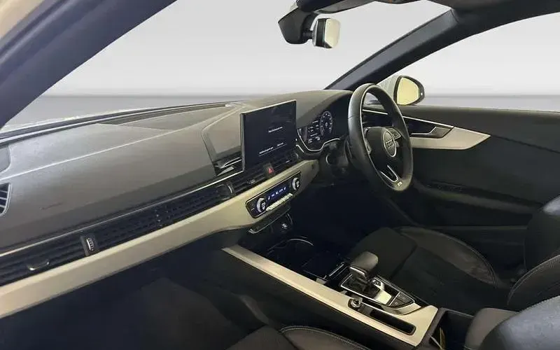Used Audi A4 S-Line 150 HP (110 kW) 2023 White Estate