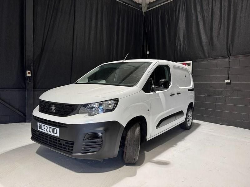 White Used 2022 Peugeot Partner Premium Van | £9,714 (Fair price) - Image 1/4