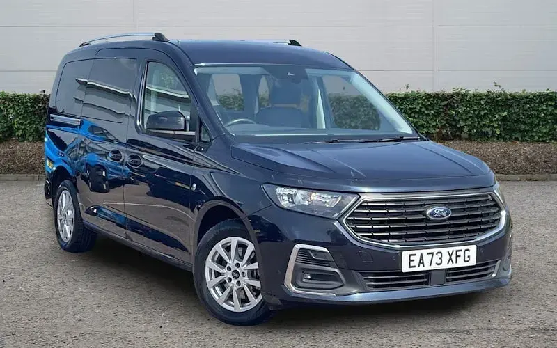 Używany Ford Tourneo Titanium 114 KM (83 kW) 2023 Kombi