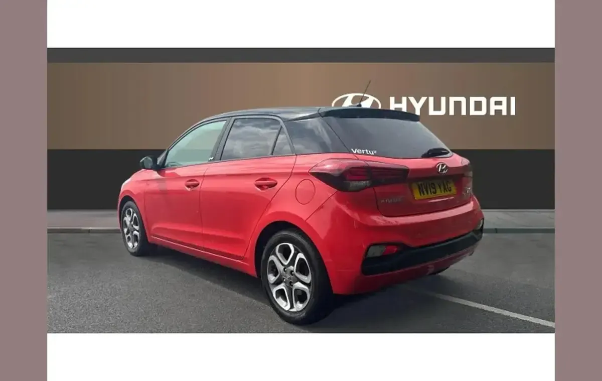 Used Hyundai i20 84 HP (61 kW) 2019 Red Hatchback