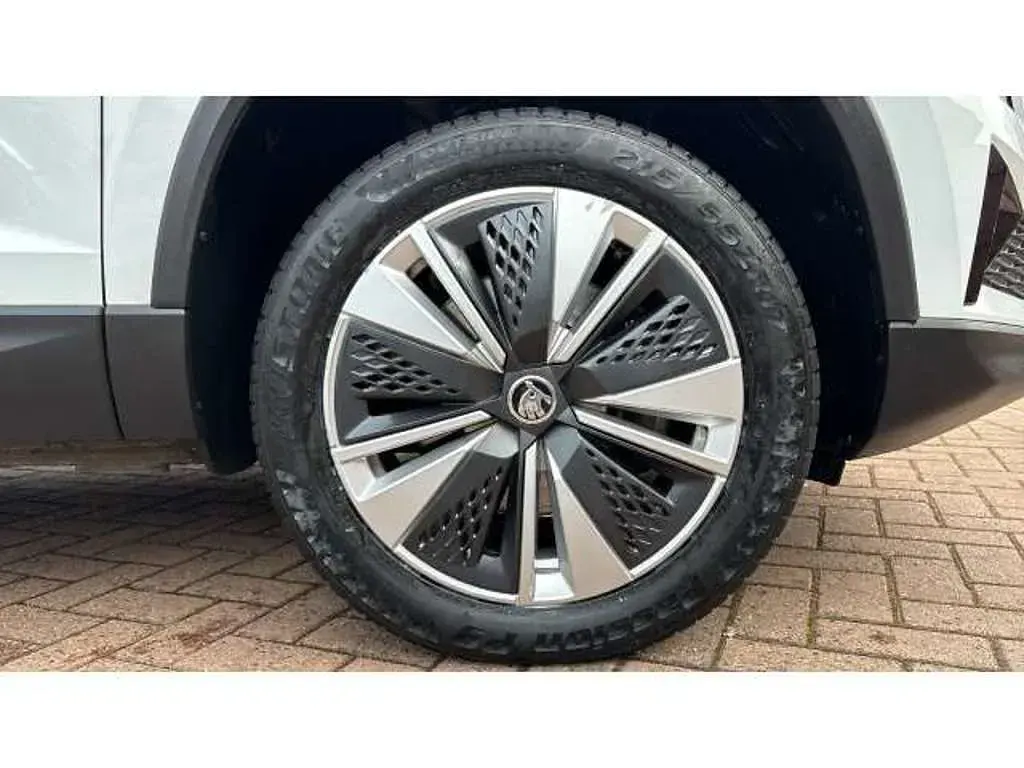Used Skoda Karoq SE Drive 150 HP (110 kW) 2022 White SUV