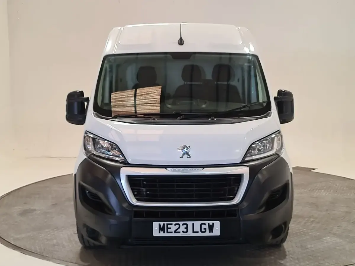 Used Peugeot Boxer Premium 140 HP (102 kW) 2023 White Van