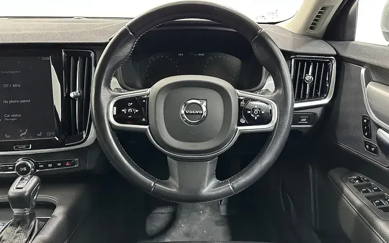 Used Volvo V90 Momentum 190 HP (139 kW) 2019 Silver Estate
