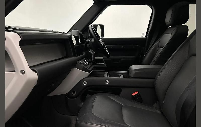 Used Land Rover Defender HSE Dynamic 296 HP (217 kW) 2024 Grey SUV