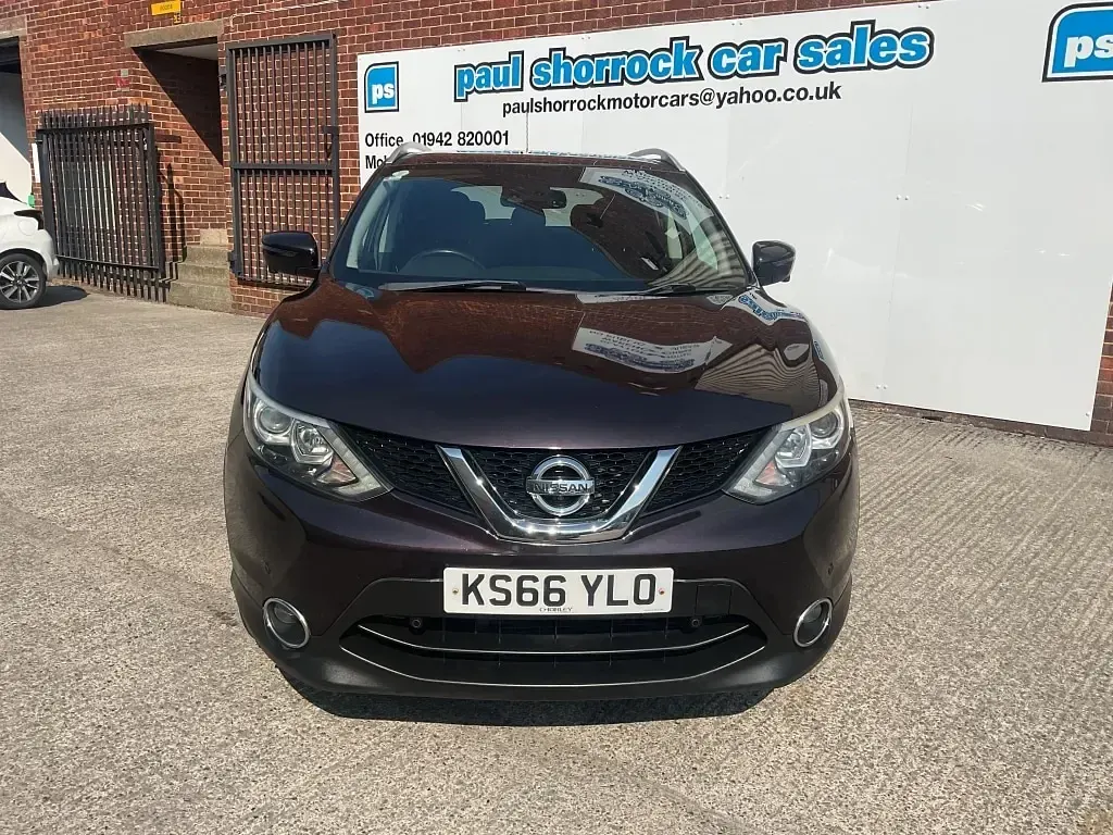 Used Nissan Qashqai N-Connecta 130 HP (95 kW) 2016 Black SUV
