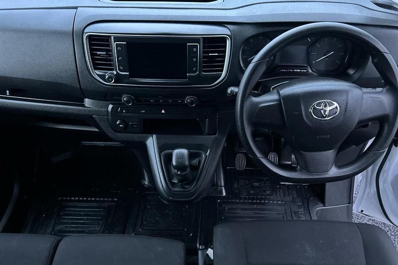 Used Toyota Proace 120 HP (88 kW) 2024 White MPV